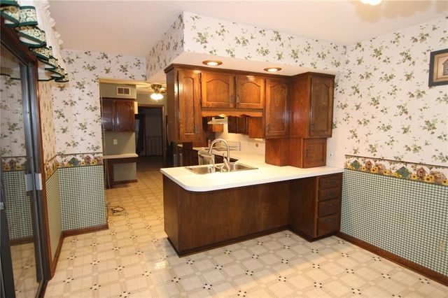 11415 W 49th Terrace, Shawnee, KS 66203