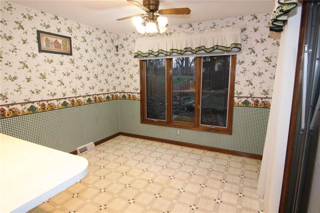 11415 W 49th Terrace, Shawnee, KS 66203