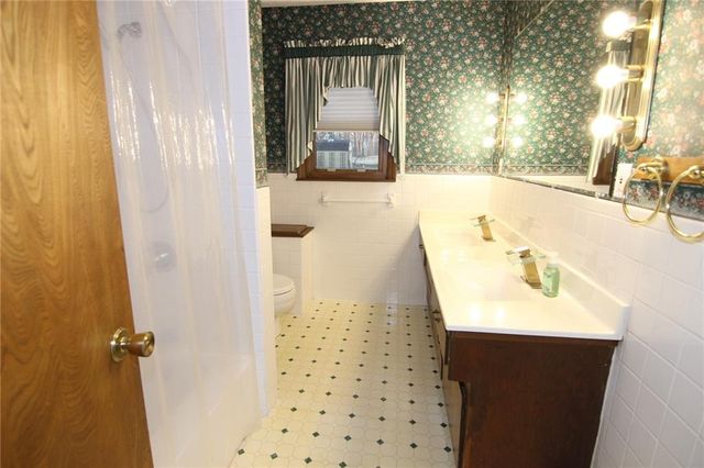 11415 W 49th Terrace, Shawnee, KS 66203