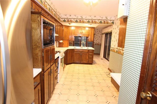 11415 W 49th Terrace, Shawnee, KS 66203