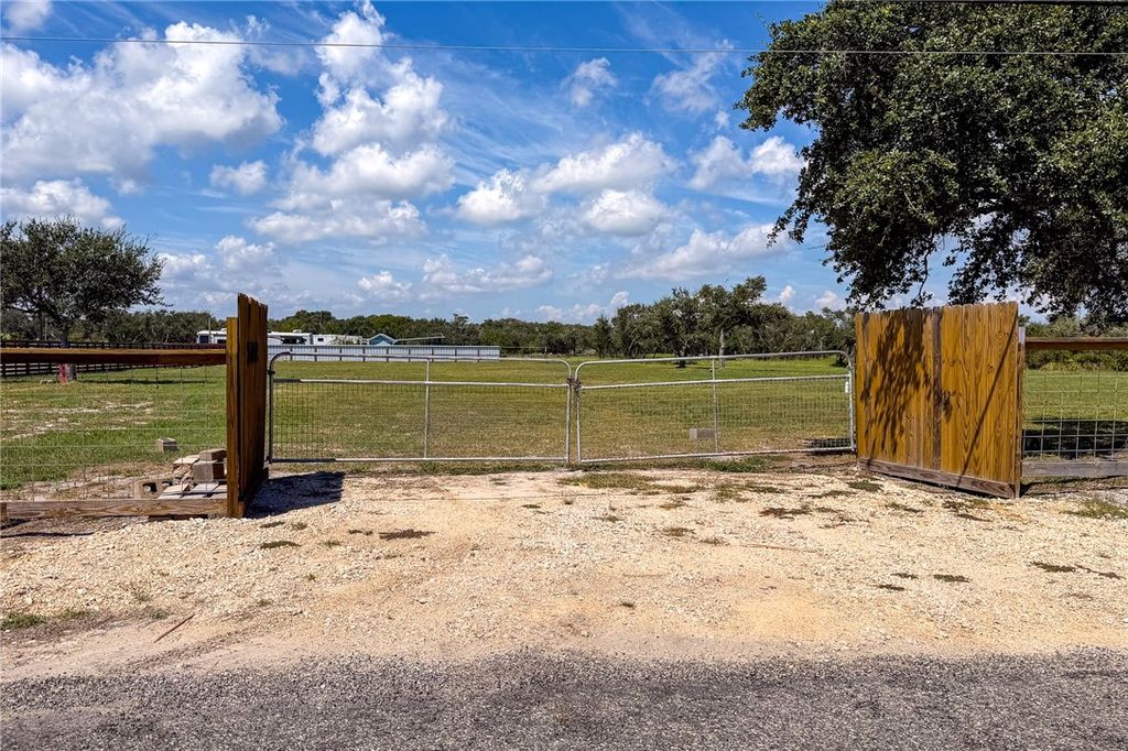 732 Shaver, Aransas Pass, TX 78336 — exterior