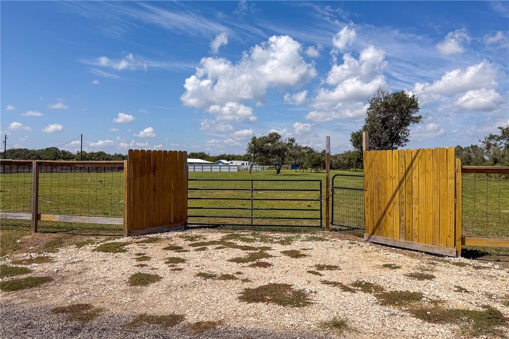 732 Shaver, Aransas Pass, TX 78336 — photo 2