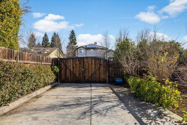 4056 Aitken Dairy Rd, Rocklin, CA 95677