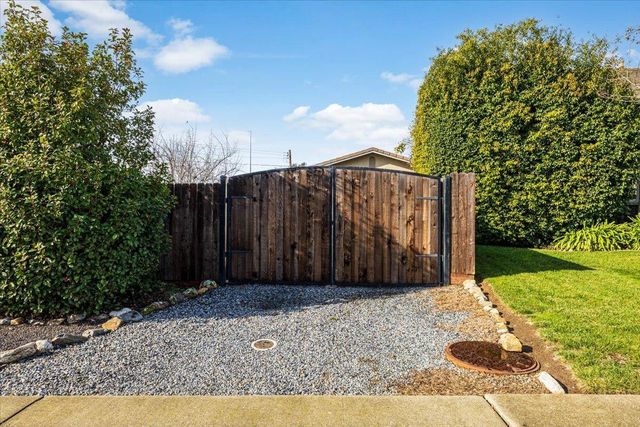 4056 Aitken Dairy Rd, Rocklin, CA 95677