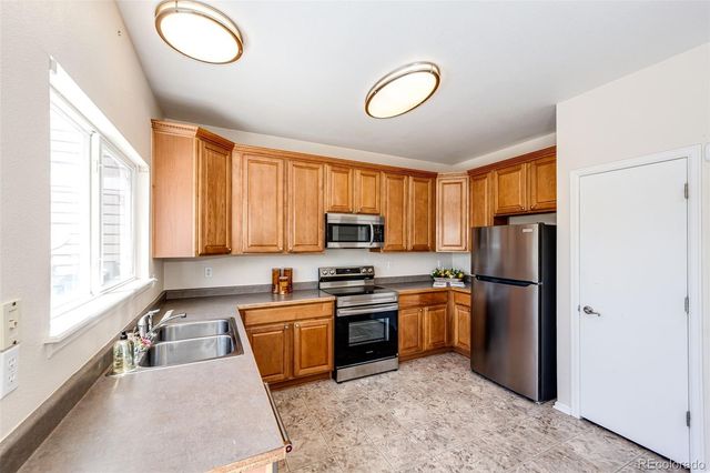 24621 E Kansas Circle, Aurora, CO 80018