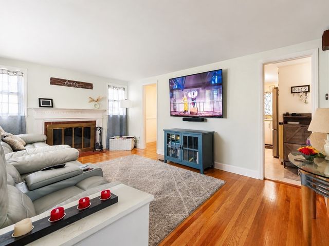 83 Harman Avenue, Seekonk, MA 02771