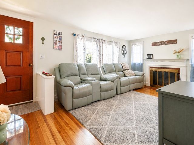 83 Harman Avenue, Seekonk, MA 02771