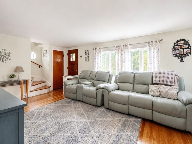 83 Harman Avenue, Seekonk, MA 02771