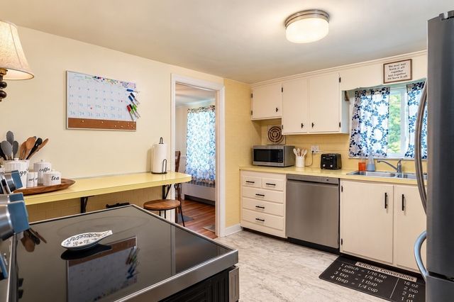 83 Harman Avenue, Seekonk, MA 02771
