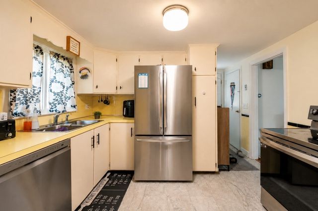 83 Harman Avenue, Seekonk, MA 02771