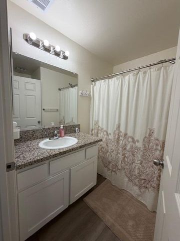 1192 Creekside Place, Porterville, CA 93257