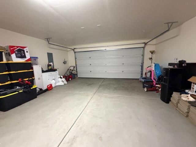 1192 Creekside Place, Porterville, CA 93257