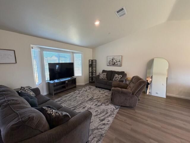 1192 Creekside Place, Porterville, CA 93257