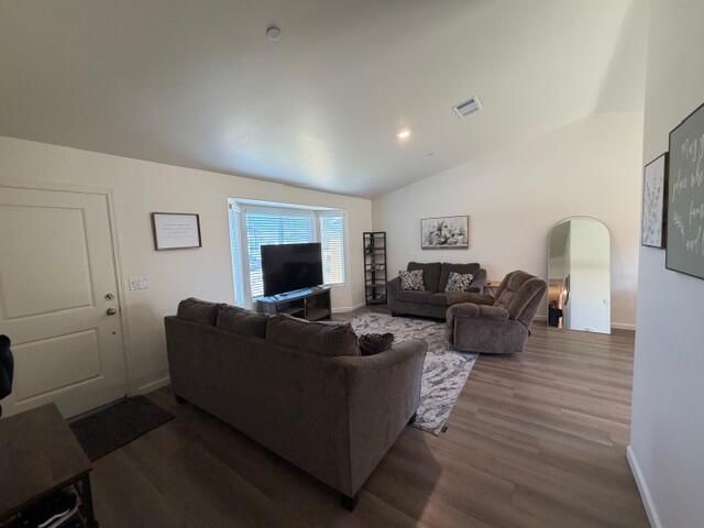 1192 Creekside Place, Porterville, CA 93257