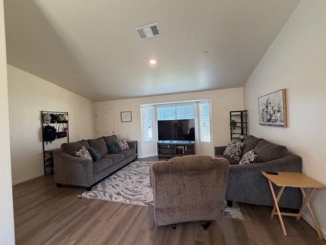 1192 Creekside Place, Porterville, CA 93257