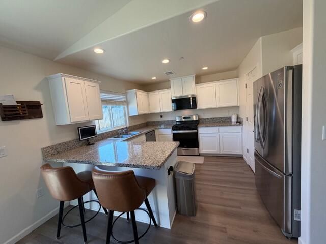 1192 Creekside Place, Porterville, CA 93257