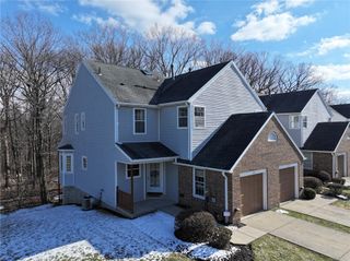 1593 Saint Andrews Dr, Oakmont, PA 15139