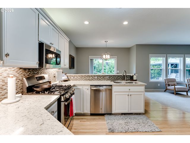 3320 SAINT THOMAS St, Eugene, OR 97408