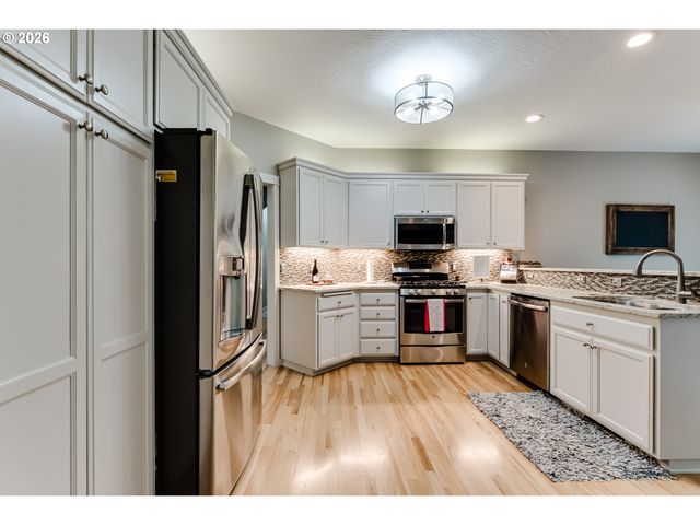 3320 SAINT THOMAS St, Eugene, OR 97408
