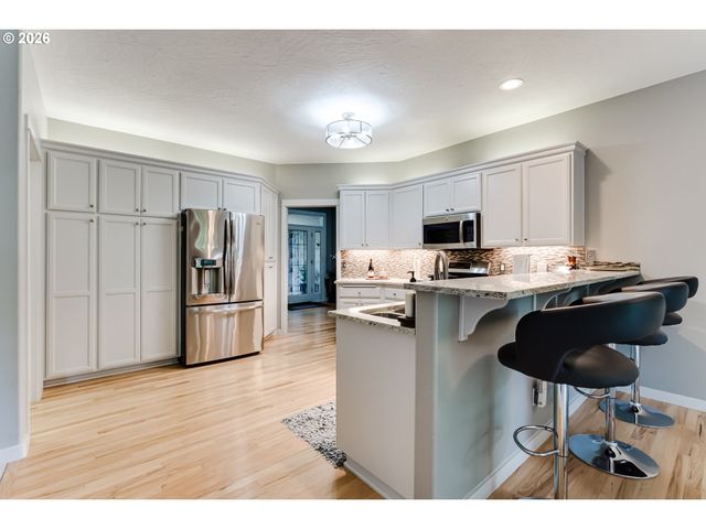 3320 SAINT THOMAS St, Eugene, OR 97408