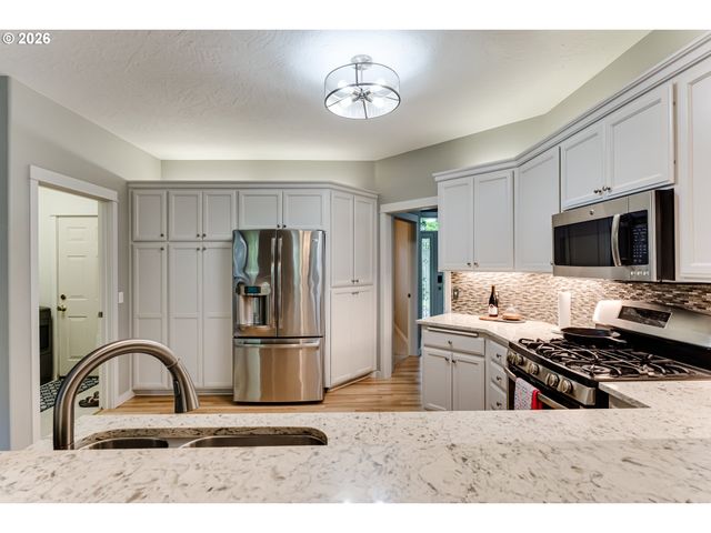 3320 SAINT THOMAS St, Eugene, OR 97408