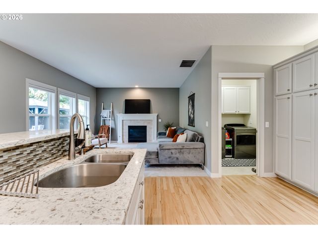 3320 SAINT THOMAS St, Eugene, OR 97408