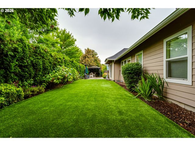 3320 SAINT THOMAS St, Eugene, OR 97408