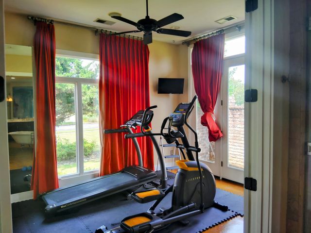 120 FOUNDERS LN, Memphis, TN 38103