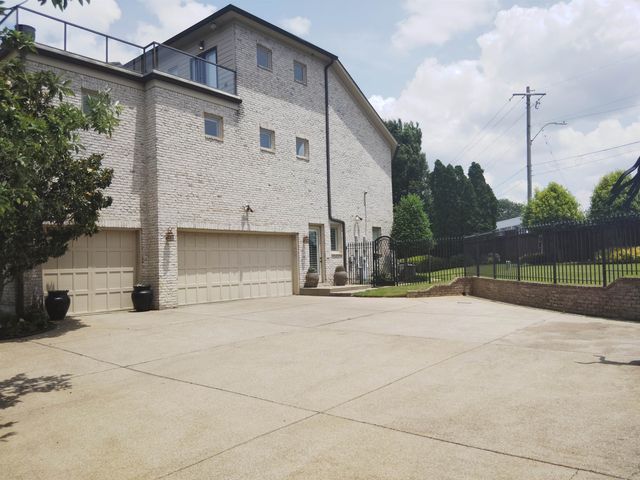 120 FOUNDERS LN, Memphis, TN 38103