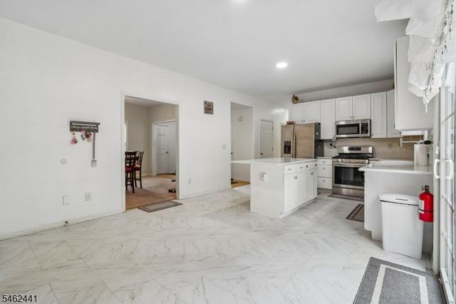 25 Elizabeth Ave, Washington Twp., NJ 07882