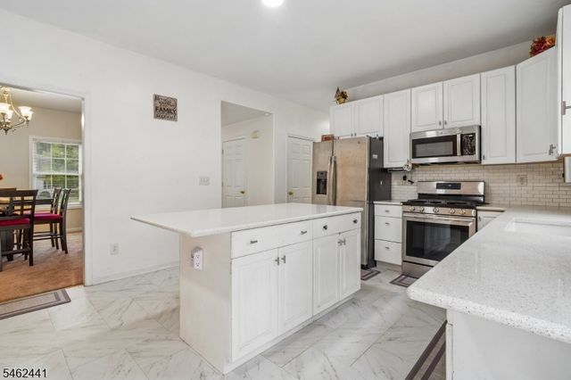 25 Elizabeth Ave, Washington Twp., NJ 07882