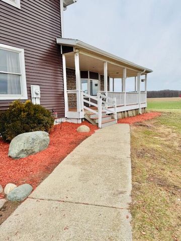 2800 W Clarksville Road, Lake Odessa, MI 48849