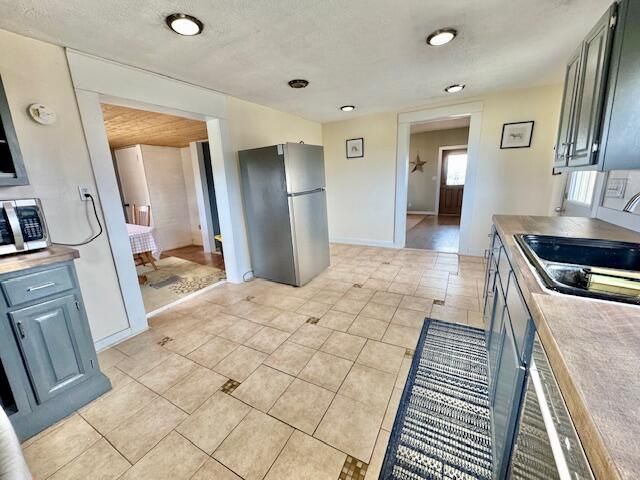 2800 W Clarksville Road, Lake Odessa, MI 48849