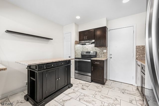 81 Stanwick Ct, Franklin Twp., NJ 08873