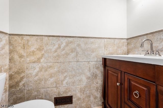 81 Stanwick Ct, Franklin Twp., NJ 08873