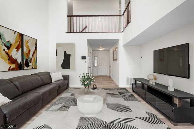 81 Stanwick Ct, Franklin Twp., NJ 08873