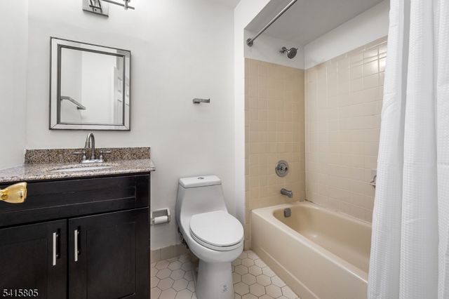 81 Stanwick Ct, Franklin Twp., NJ 08873