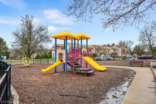 81 Stanwick Ct, Franklin Twp., NJ 08873