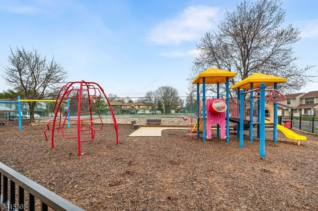 81 Stanwick Ct, Franklin Twp., NJ 08873