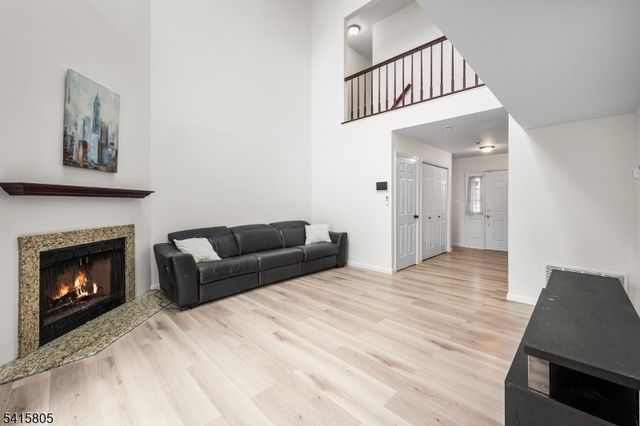 81 Stanwick Ct, Franklin Twp., NJ 08873