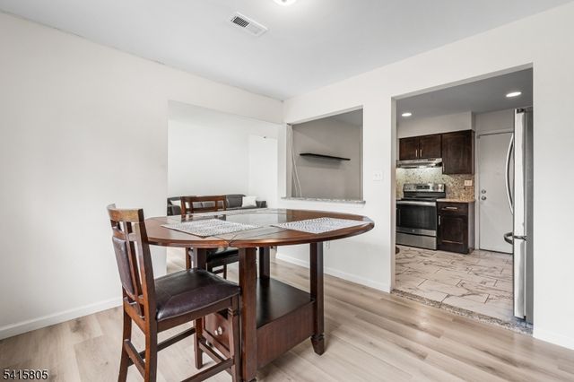 81 Stanwick Ct, Franklin Twp., NJ 08873