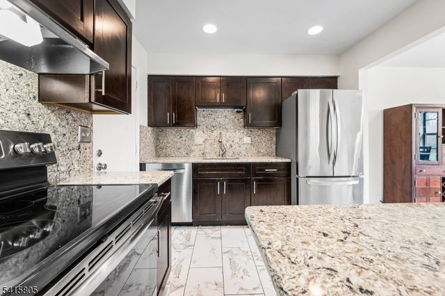 81 Stanwick Ct, Franklin Twp., NJ 08873