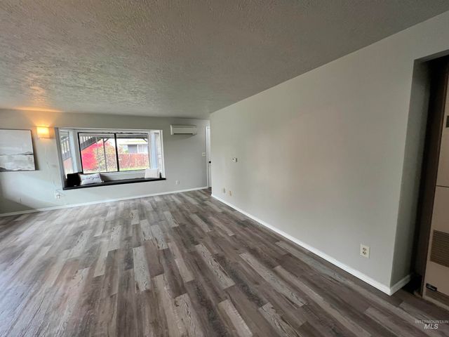 306 W 1st Street, Emmett, ID 83617