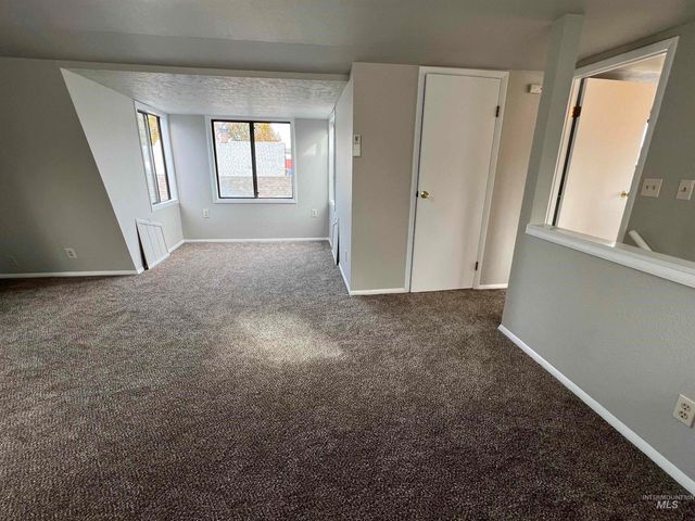 306 W 1st Street, Emmett, ID 83617