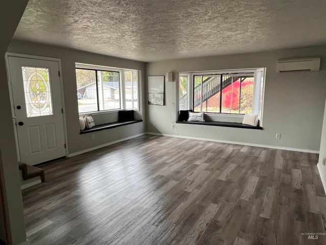 306 W 1st Street, Emmett, ID 83617