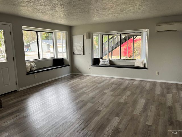 306 W 1st Street, Emmett, ID 83617