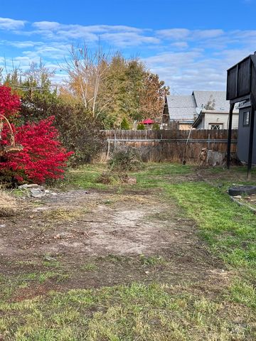 306 W 1st Street, Emmett, ID 83617