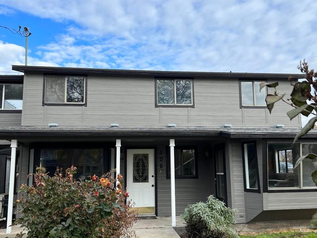306 W 1st Street, Emmett, ID 83617