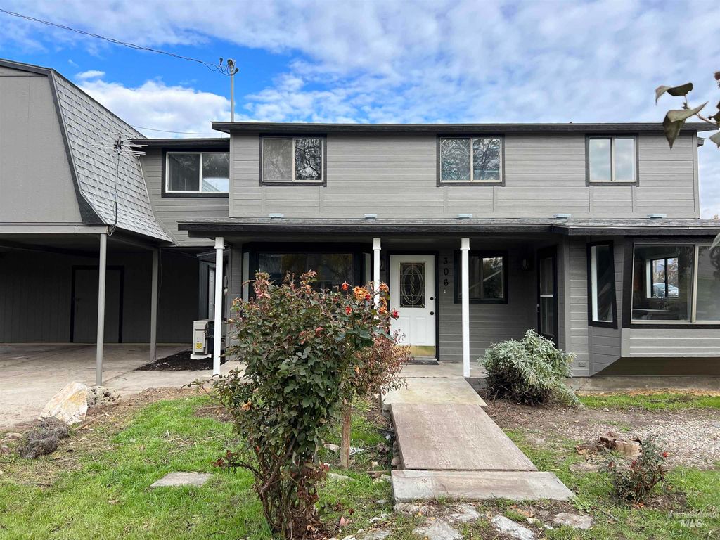 306 W 1st Street, Emmett, ID 83617