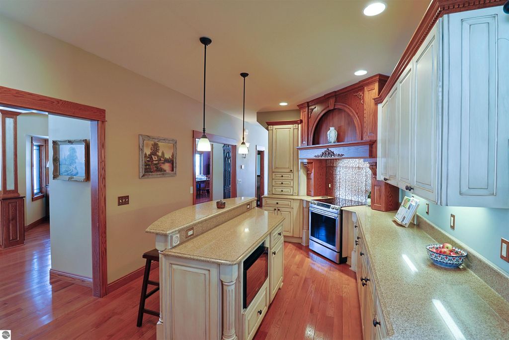 Image 13 of property listing at 1318 E Broadway, Mt Pleasant, MI 48858